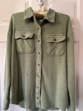 (Juniors) Wild Skye Shirt 
Size Small